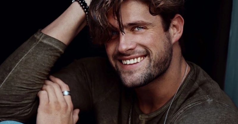 How tall is Cayman Cardiff?